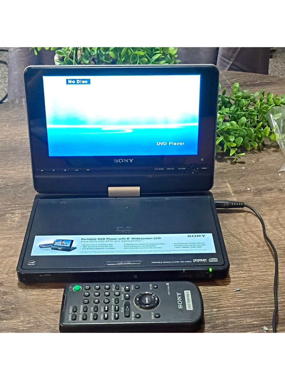 Sony DVP-FX810 8in LCD Widescreen DVD/CD/MP3 Player, Blue/Black w/ Remote*NICE*
